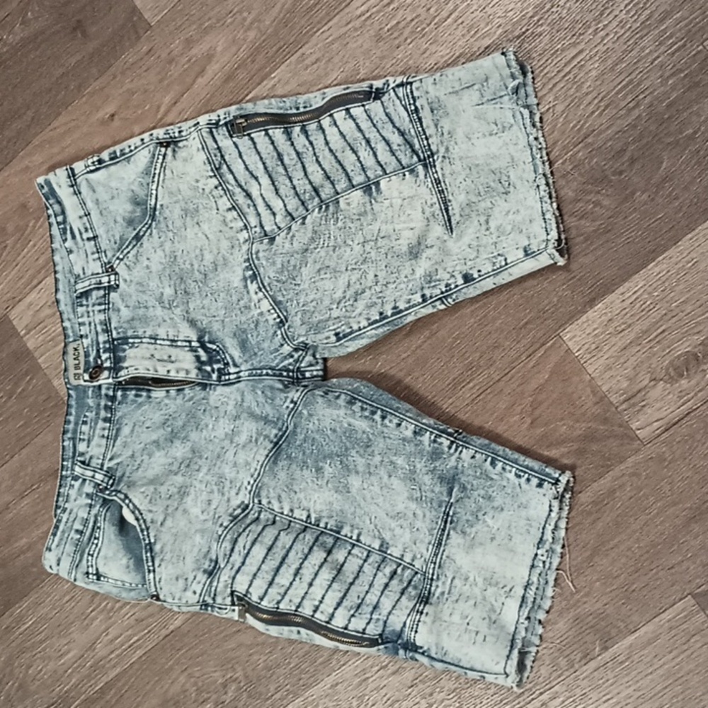 5/$20 Men's 32 jean shorts made by Black